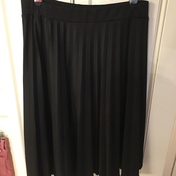 15 Knit Pleat Suit Skirt - Picture 1 of 9